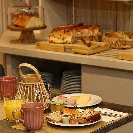 מלון Grand ליל